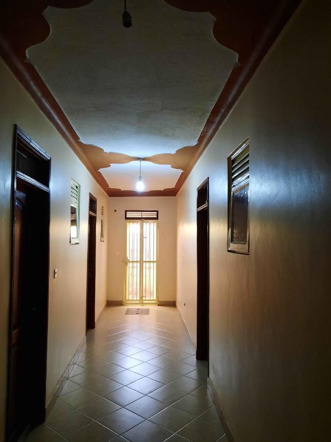 Airport Side Hotel Entebbe Kültér fotó