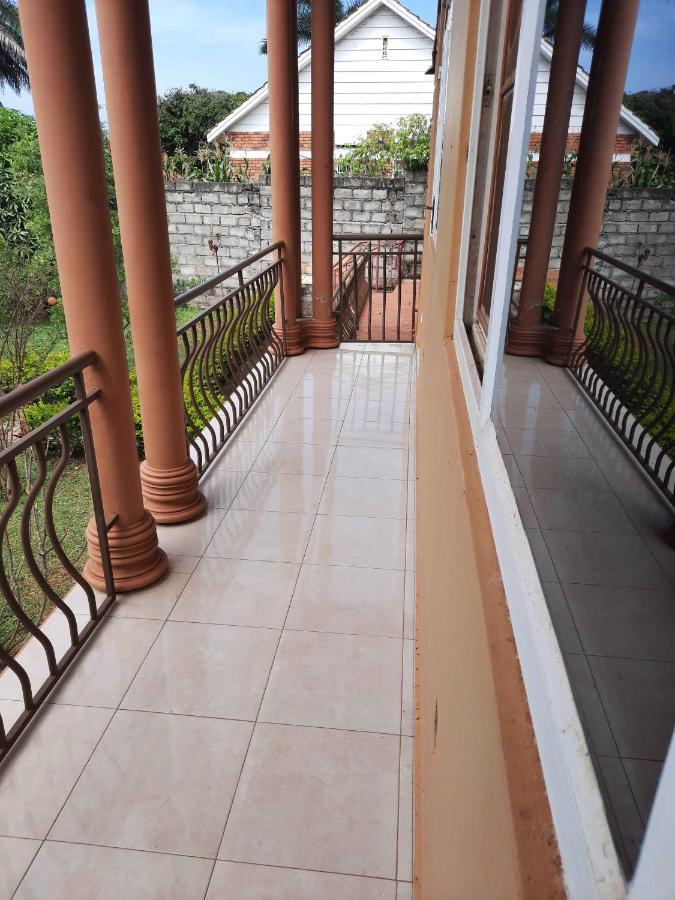 Airport Side Hotel Entebbe Kültér fotó