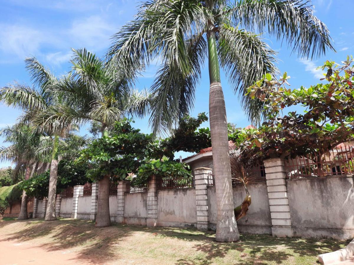 Airport Side Hotel Entebbe Kültér fotó