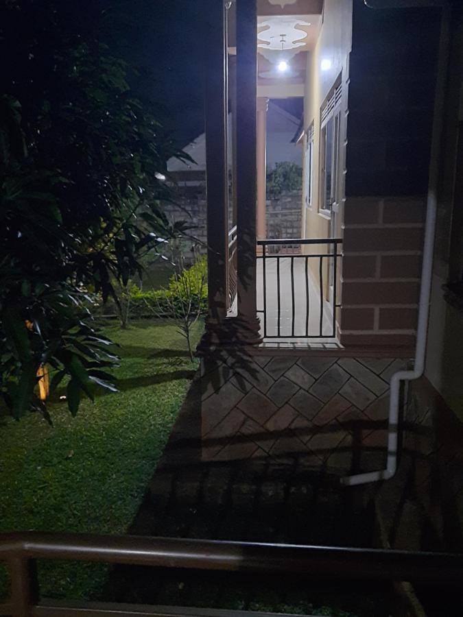 Airport Side Hotel Entebbe Kültér fotó