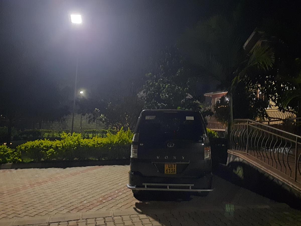 Airport Side Hotel Entebbe Kültér fotó