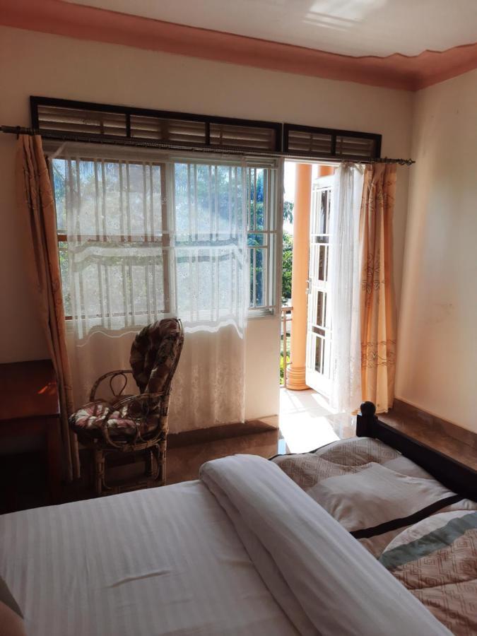 Airport Side Hotel Entebbe Kültér fotó