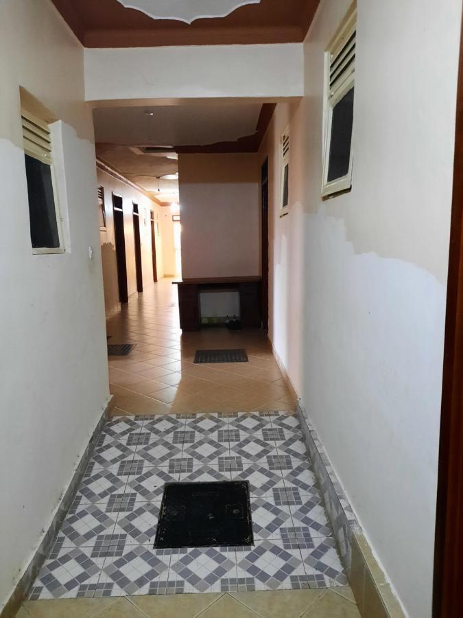 Airport Side Hotel Entebbe Kültér fotó
