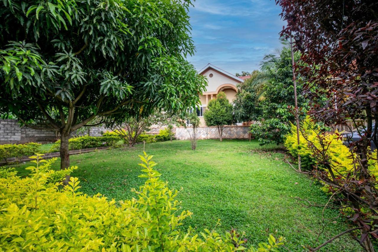 Airport Side Hotel Entebbe Kültér fotó
