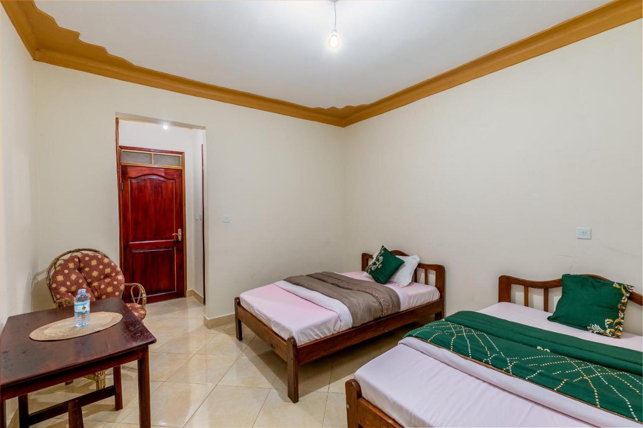 Airport Side Hotel Entebbe Kültér fotó