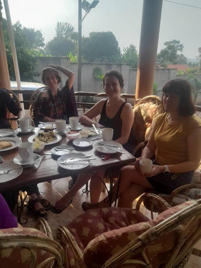 Airport Side Hotel Entebbe Kültér fotó